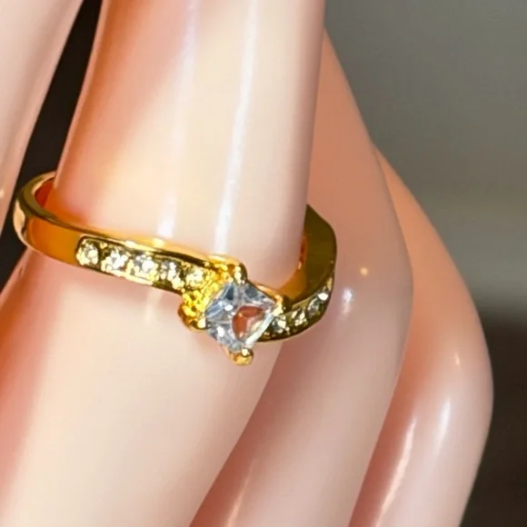 Classic & Stylish Luxurious Square Synthetic Zirconia Ring. - Picture 4 of 7